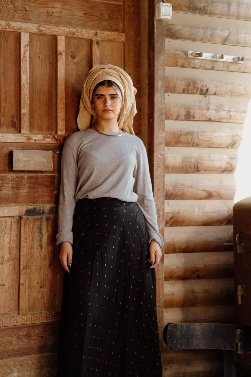 הַמְּלַקֶּטֶת- פרחים שחור