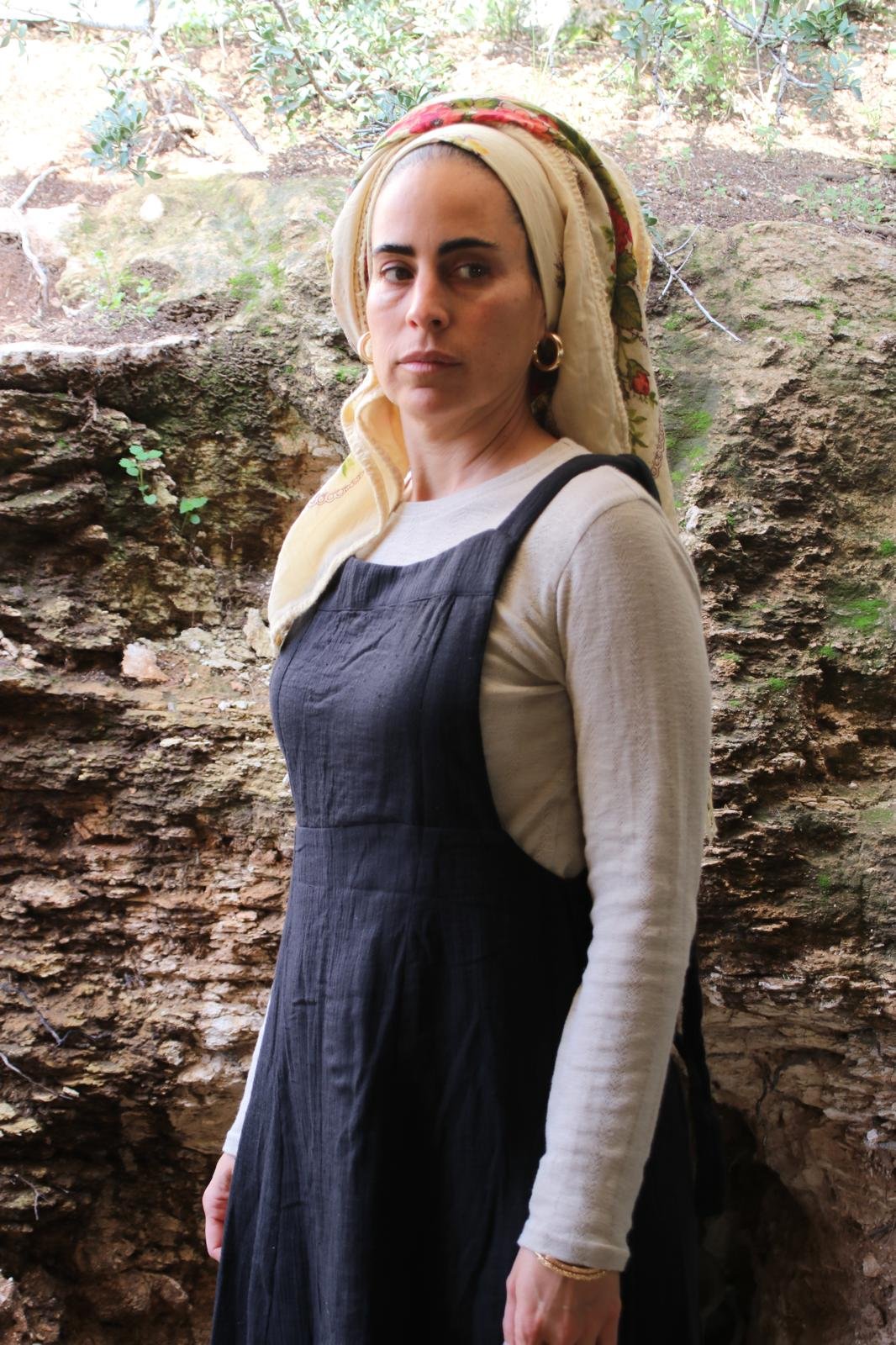 הַחוֹלֶבֶת- שחור