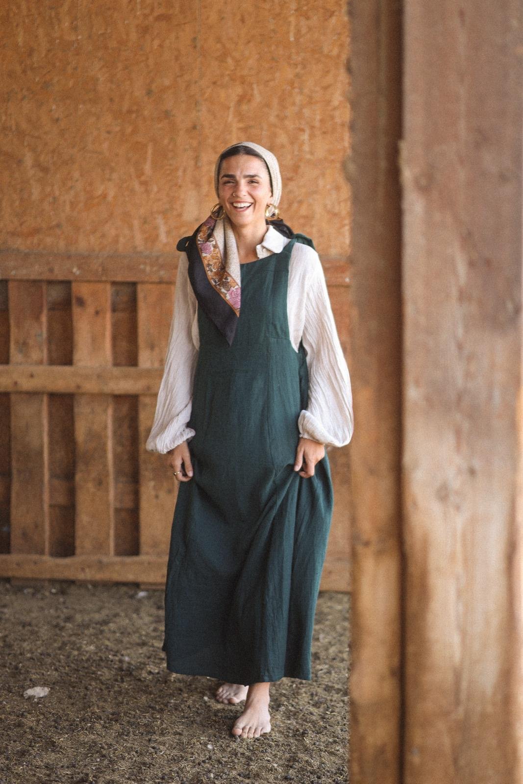 הַחוֹלֶבֶת -ירוק בקבוק