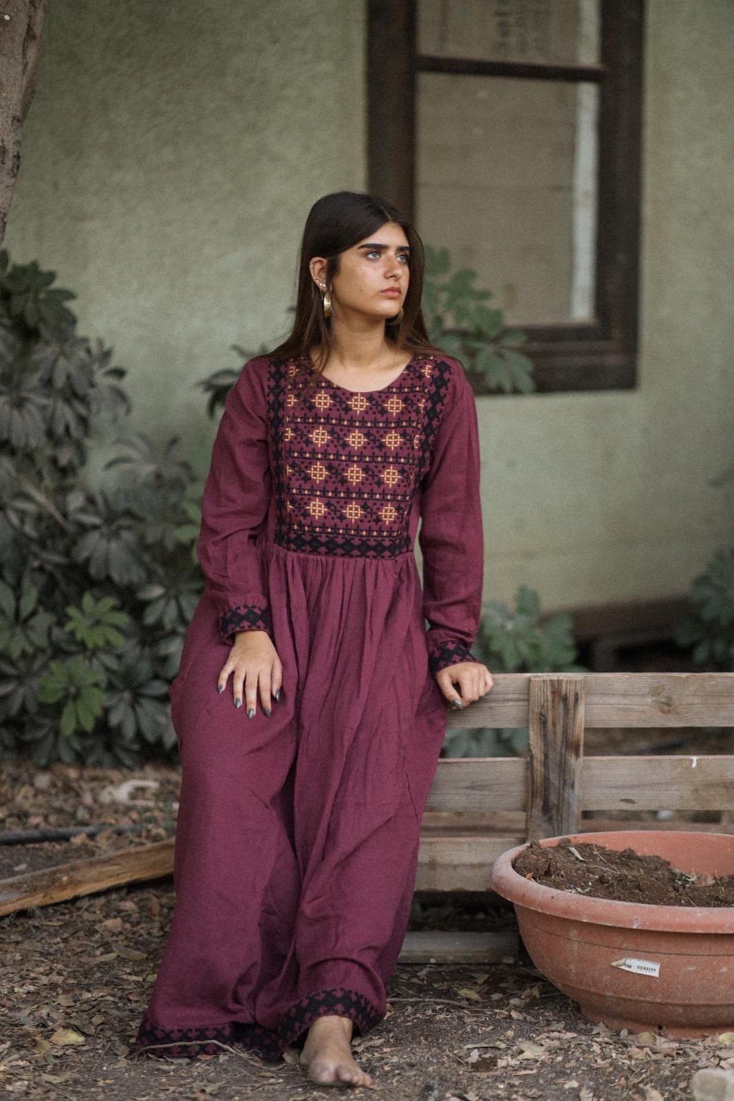 הָרוֹקֶמֶת - יין