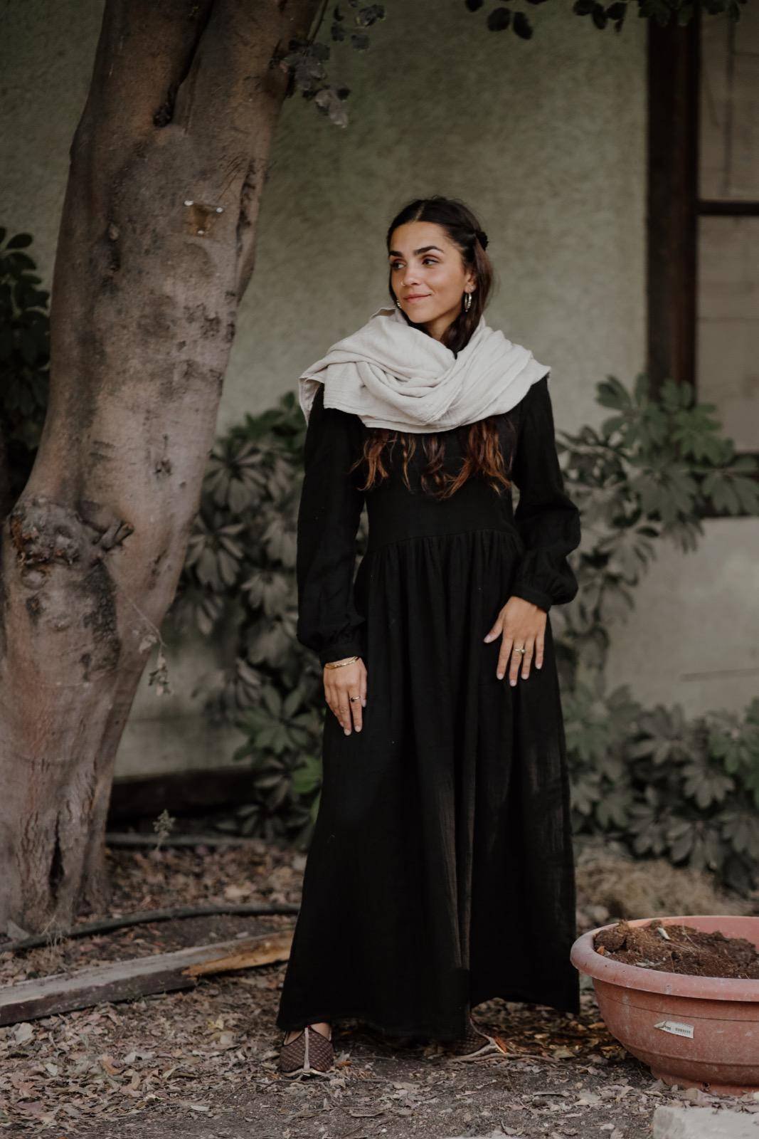 אֲדָמָה - שחור