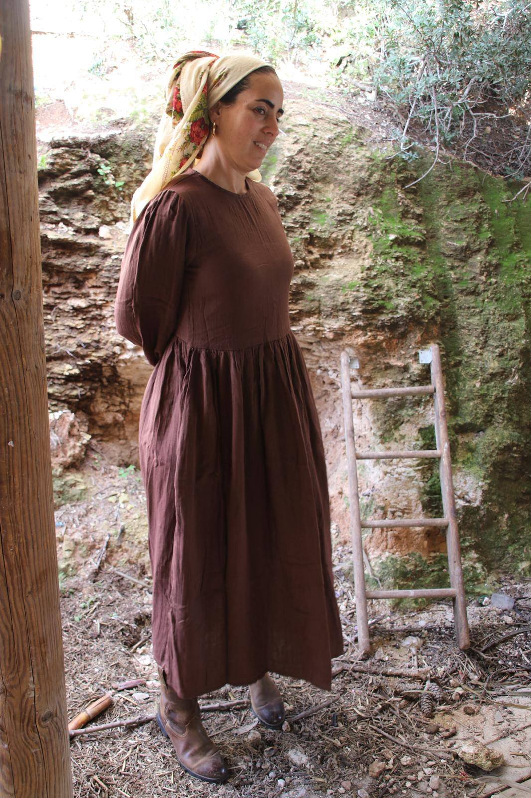 אֲדָמָה-חום