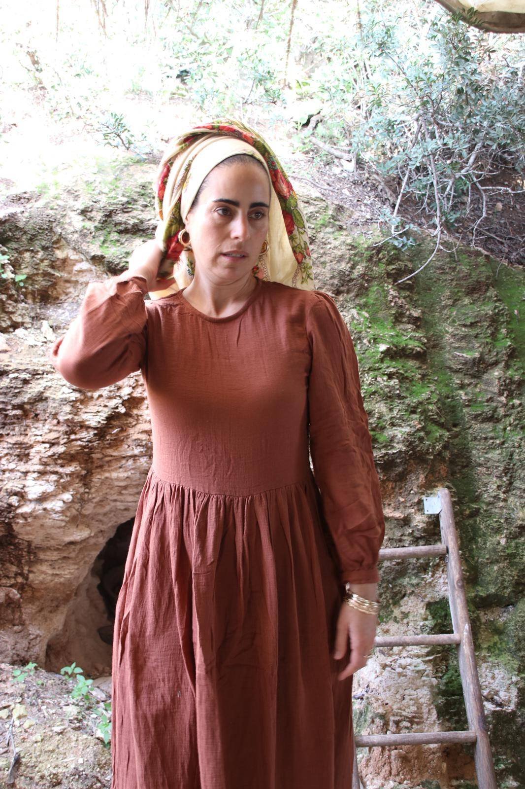 אֲדָמָה -חום בהיר