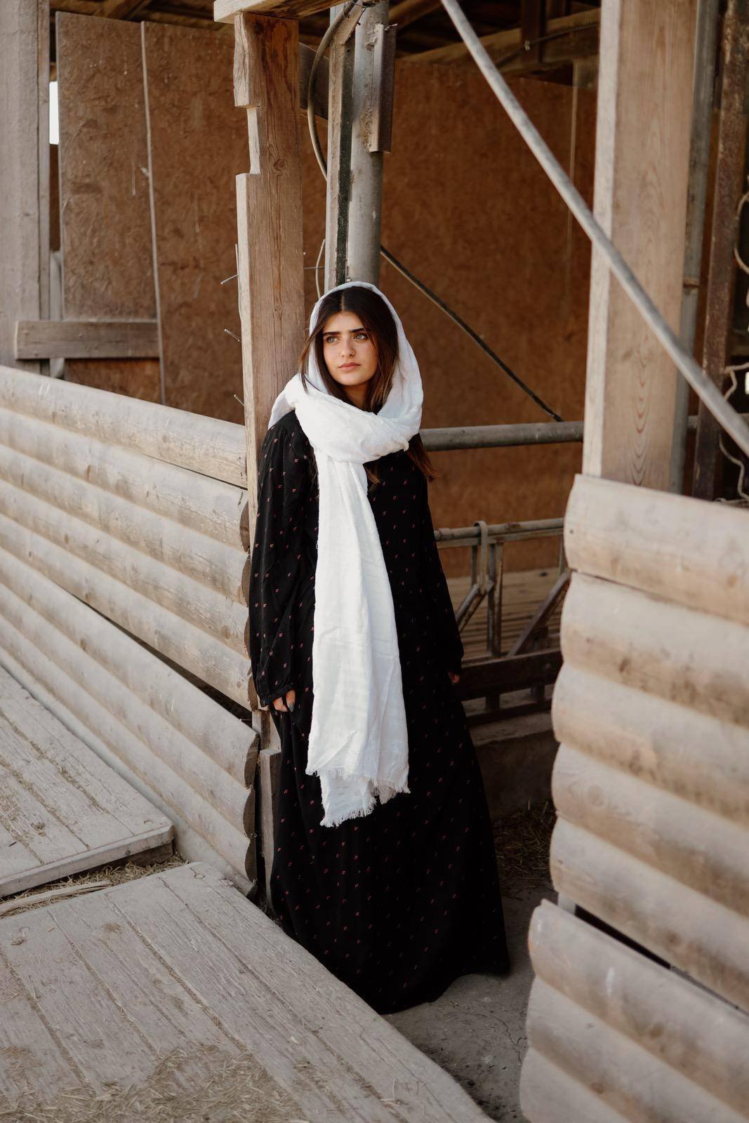 כְּפָר- פרחים שחור